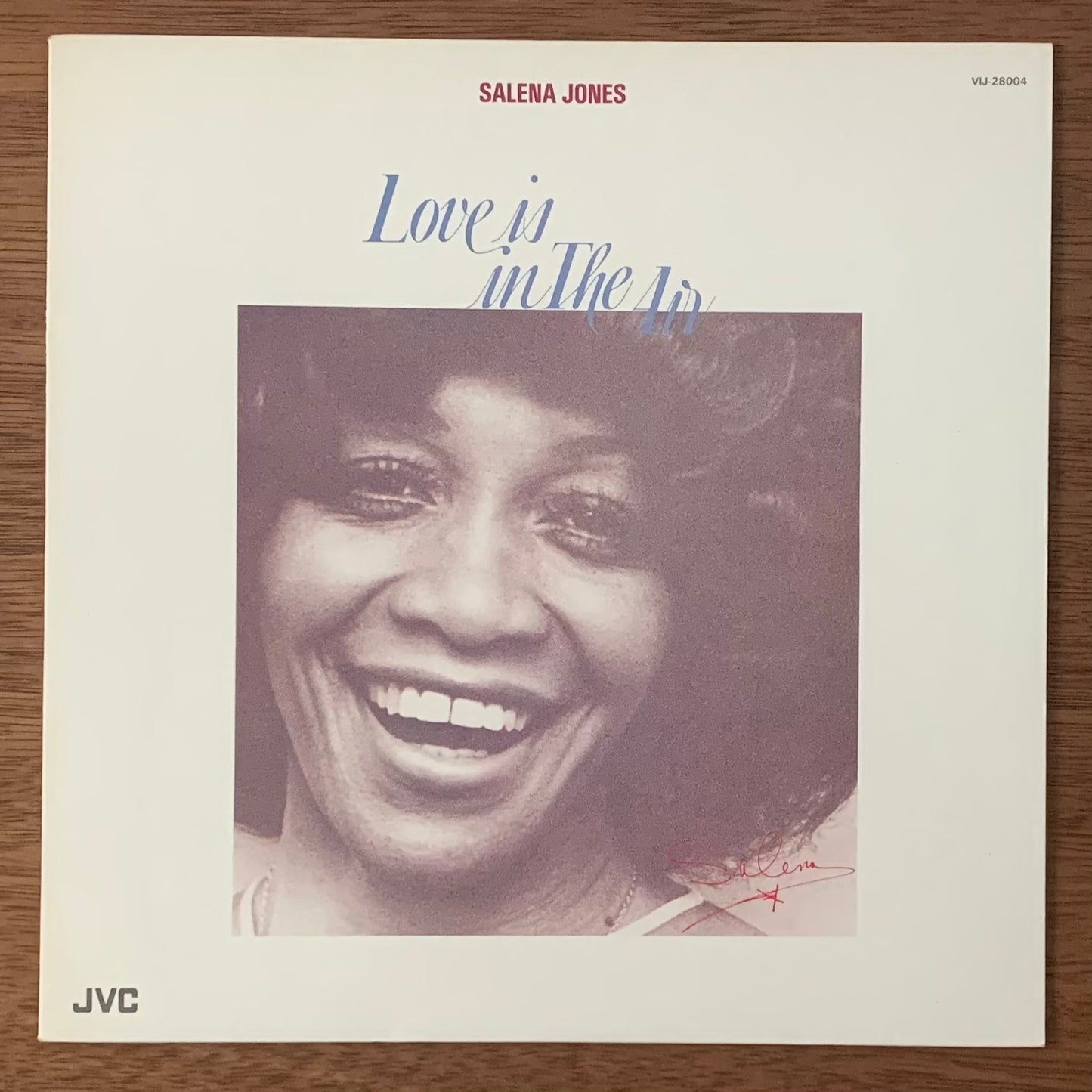 Salena Jones - Love Is In The Air