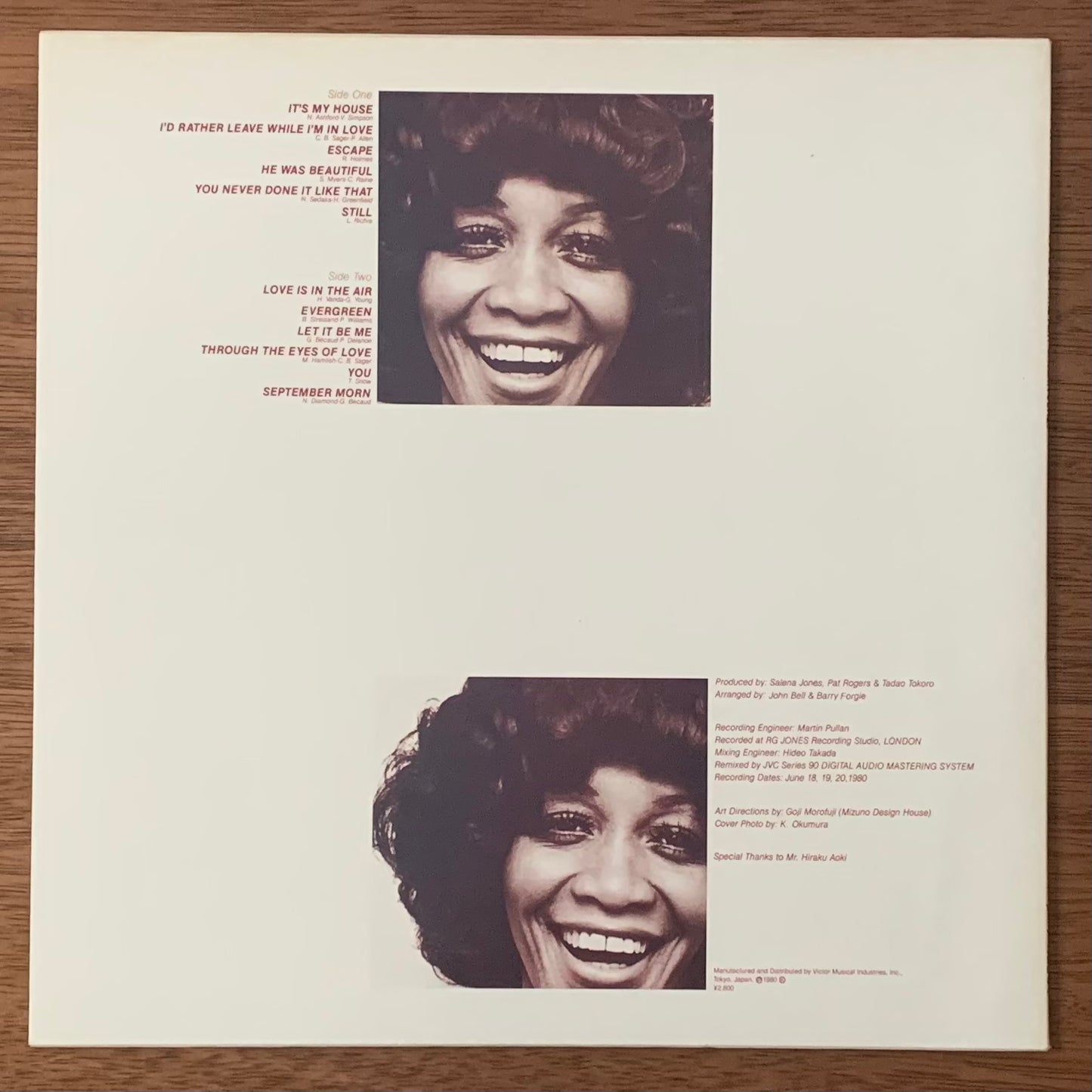 Salena Jones - Love Is In The Air