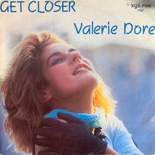 Valerie Dore - Get Closer [7”]